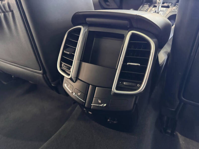 2016 Porsche Cayenne GTS