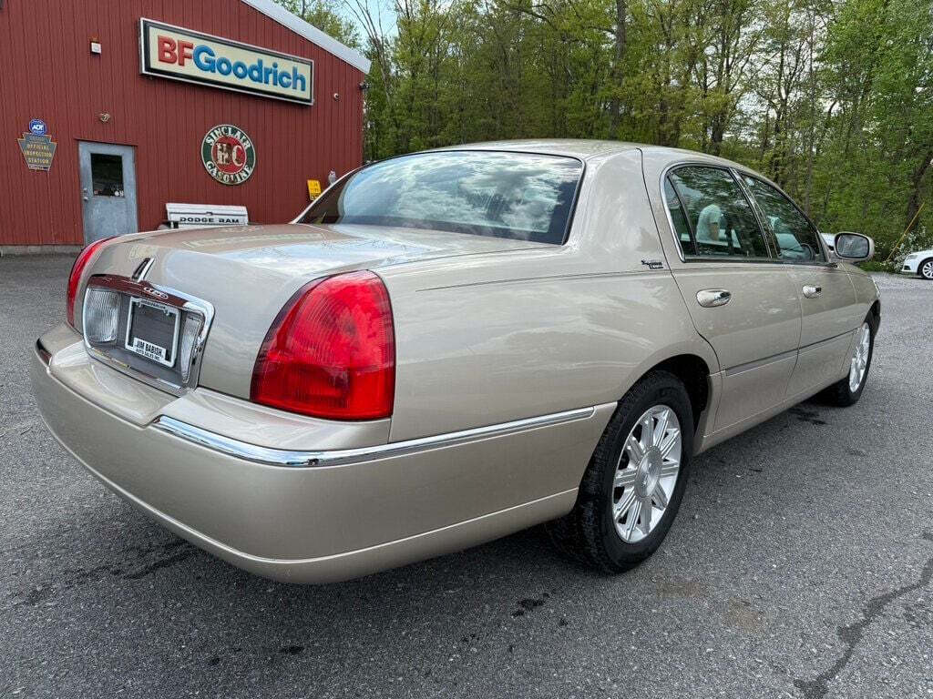 2010 Lincoln Town Car 3