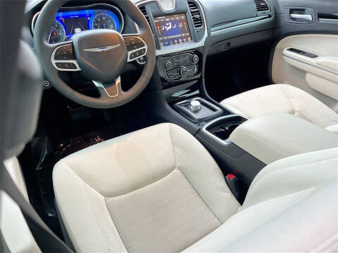 2023 Chrysler 300 Touring