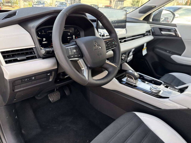 2026 Mitsubishi Outlander SE