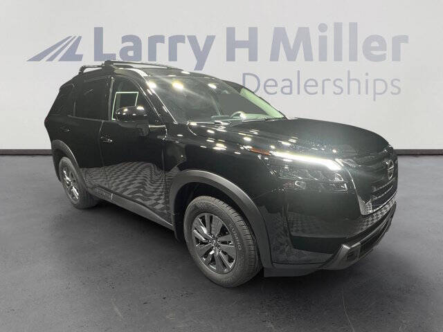 2025 Nissan Pathfinder SV