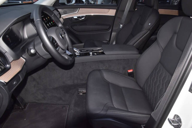 2025 Volvo XC90 B6 Plus Bright Theme 7P