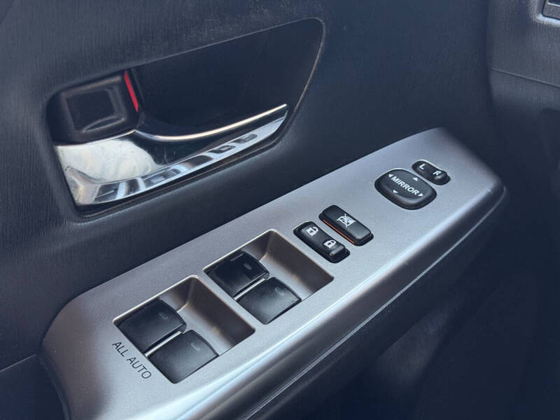 2017 Toyota Prius v Four