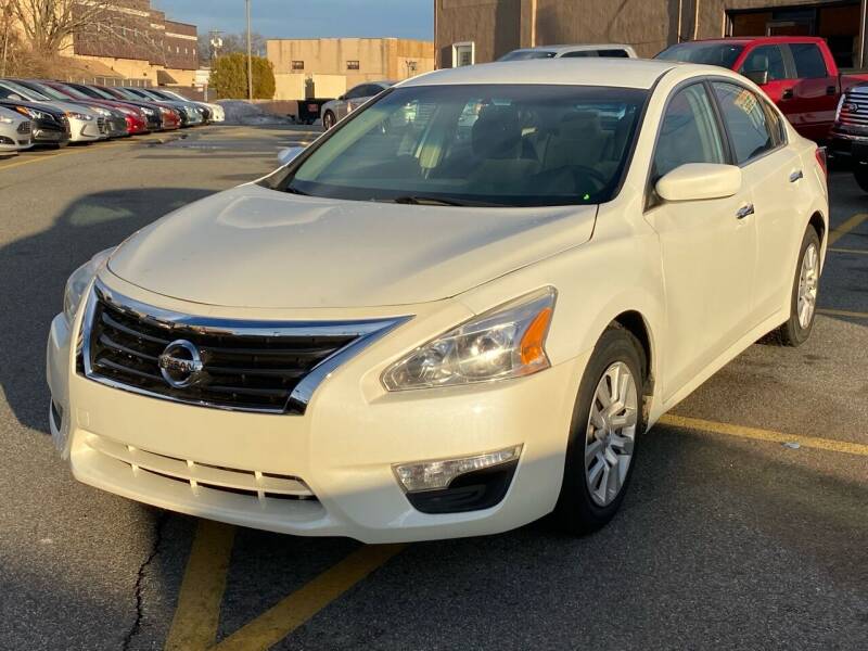 2013 Nissan Altima for sale at MAGIC AUTO SALES in Little Ferry NJ