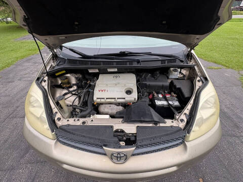2004 Toyota Sienna LE 7 Passenger