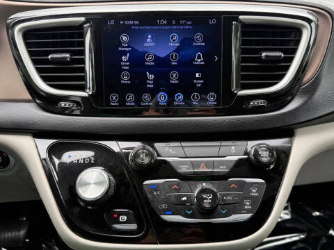 2017 Chrysler Pacifica Touring-L