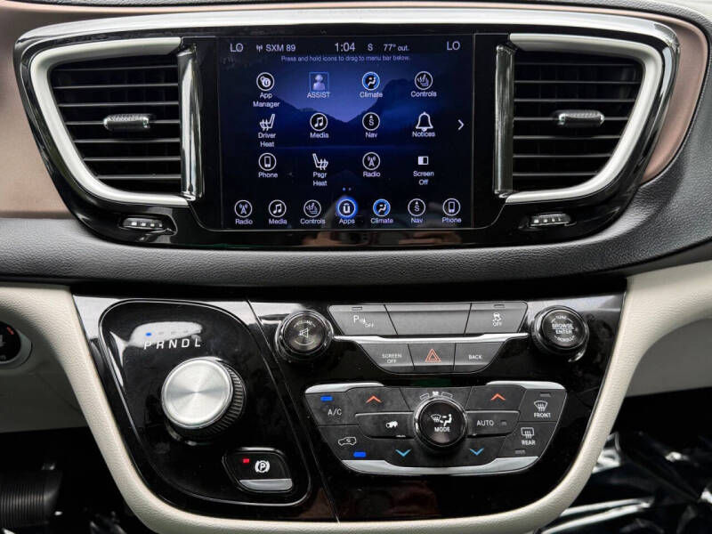 2017 Chrysler Pacifica Touring-L