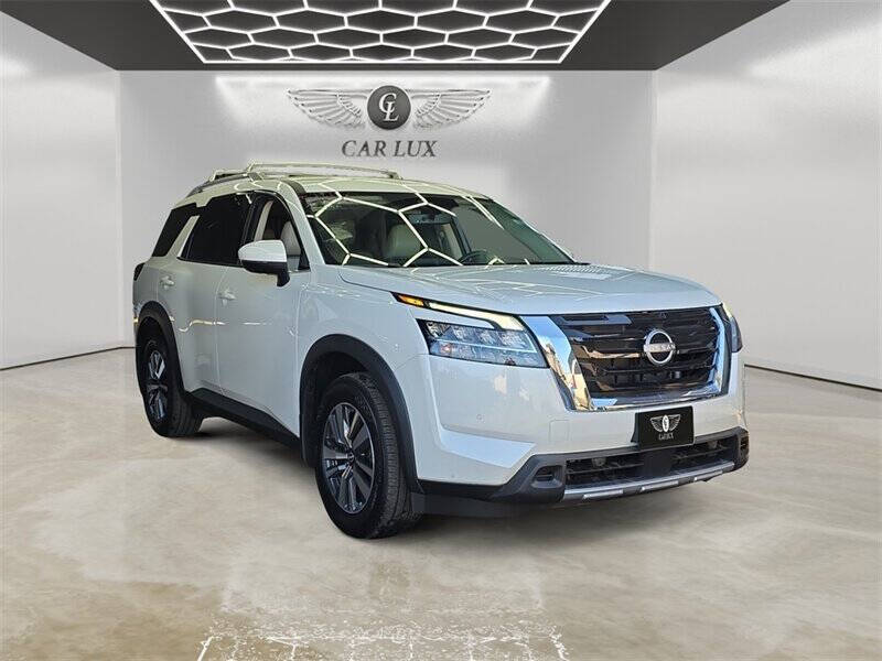 2024 Nissan Pathfinder SL