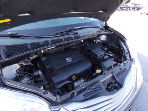 2011 Toyota Sienna XLE 7-Passenger Auto Access Seat