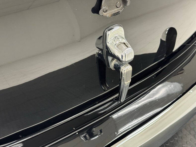 1948 Ford Super Deluxe