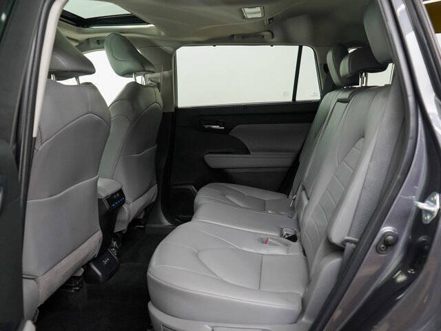 2022 Toyota Highlander Hybrid XLE