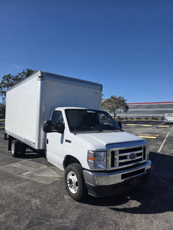 2023 Ford E-Series E-450 SD