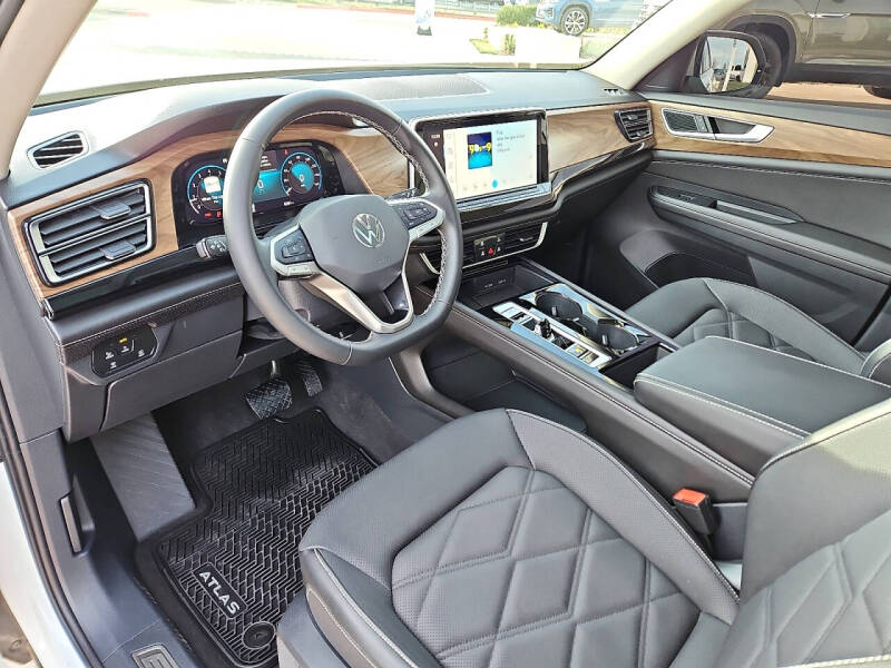 2025 Volkswagen Atlas SE