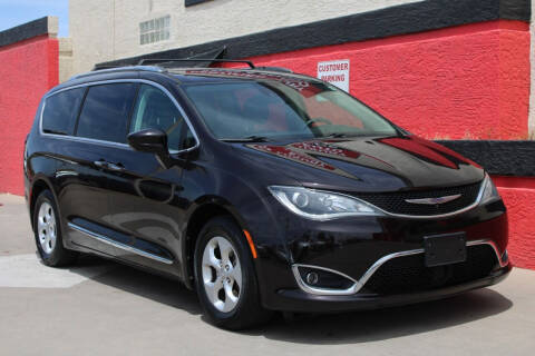 2017 Chrysler Pacifica Touring-L Plus