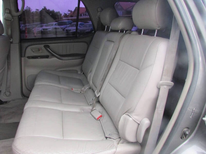 2006 Toyota Sequoia Limited photo 19