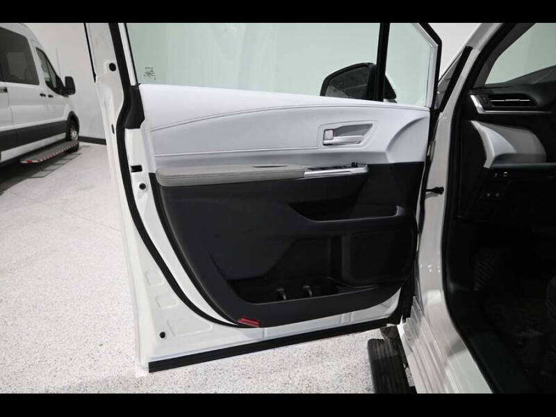 2025 Toyota Sienna LE 8-Passenger