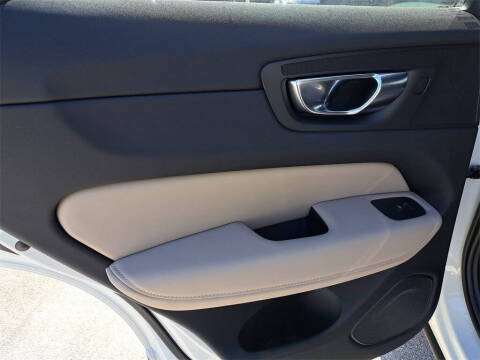 2026 Volvo XC60 T8 Plus