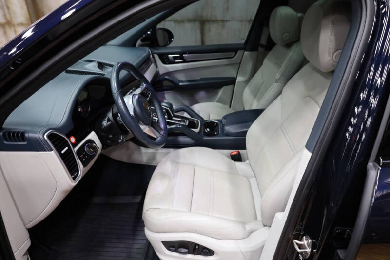 2023 Porsche Cayenne Platinum Edition