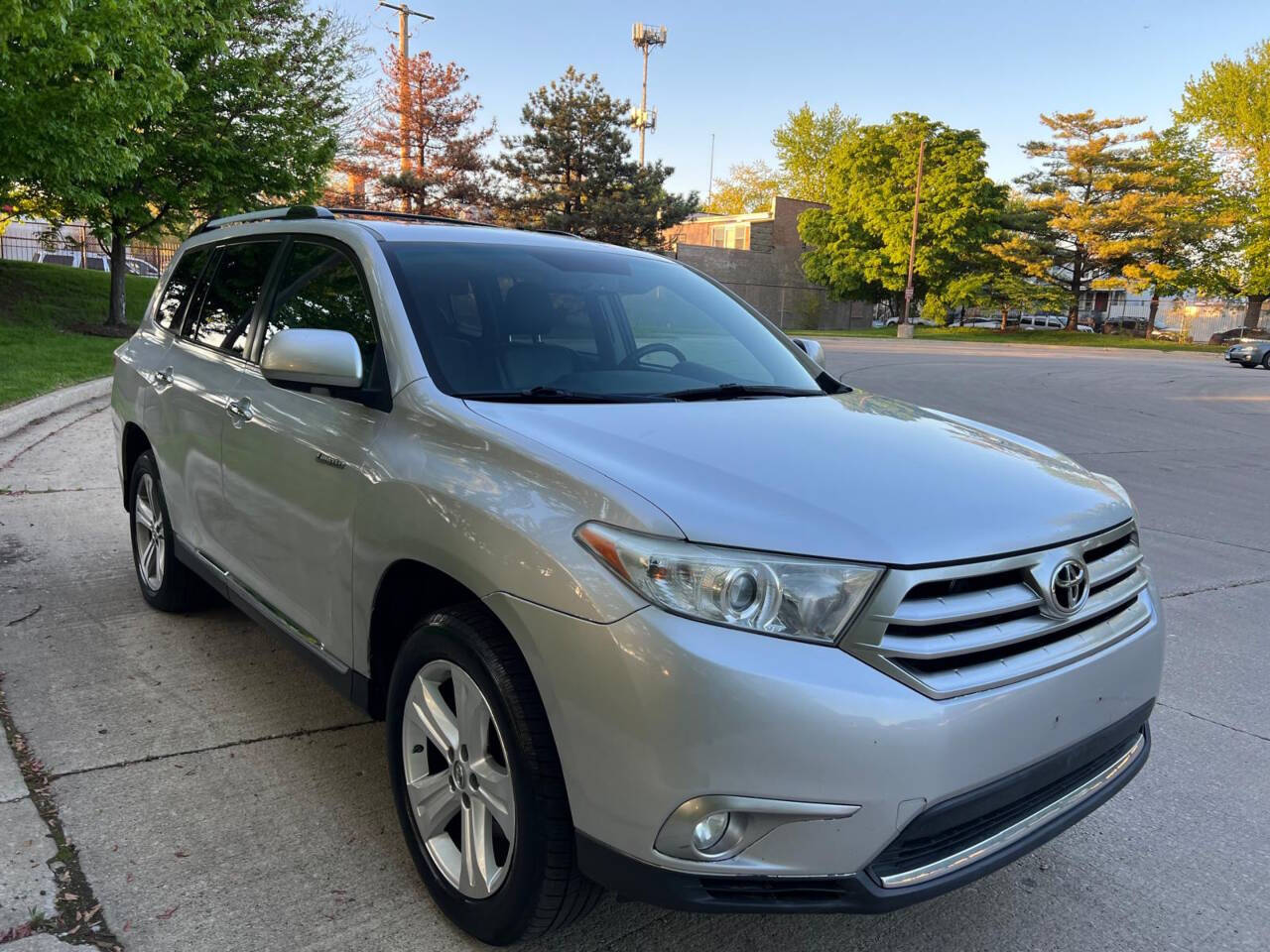 2011 Toyota Highlander Limited AWD 4dr SUV's photo