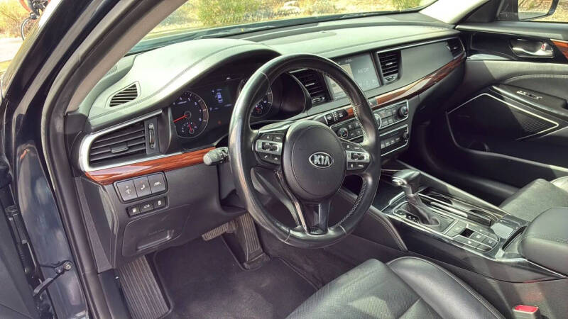 2019 Kia Cadenza Technology