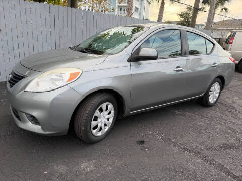2013 Nissan Versa 1.6 SV