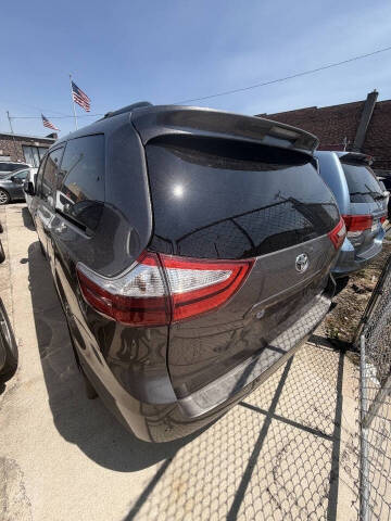 2017 Toyota Sienna XLE Premium 8-Passenger