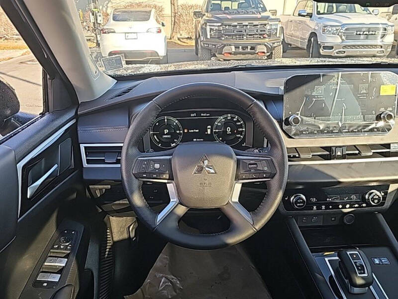 2025 Mitsubishi Outlander PHEV SE