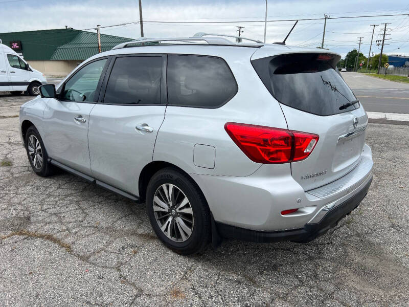 2017 Nissan Pathfinder SL