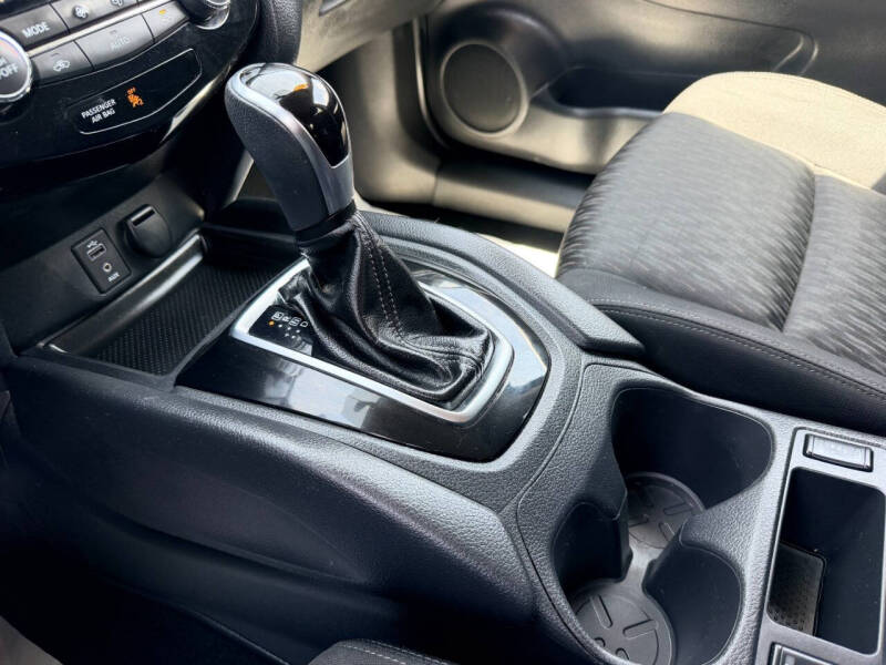 2017 Nissan Rogue SV