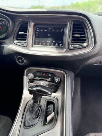 2021 Dodge Challenger SXT