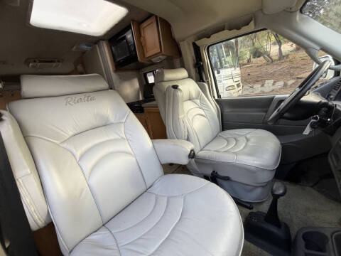 2004 Winnebago Rialta 22HD