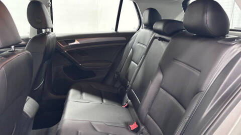 2019 Volkswagen Golf SE