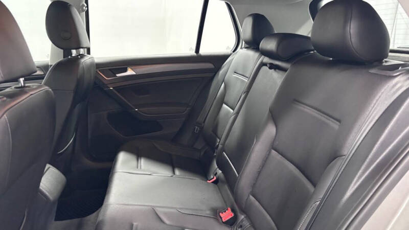2019 Volkswagen Golf SE