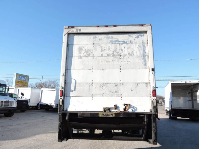 2009 Freightliner M2 106