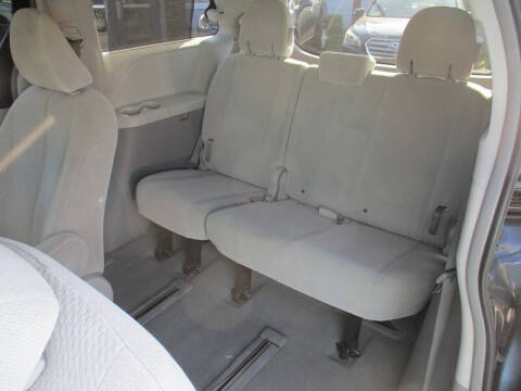 2014 Toyota Sienna LE 7-Passenger