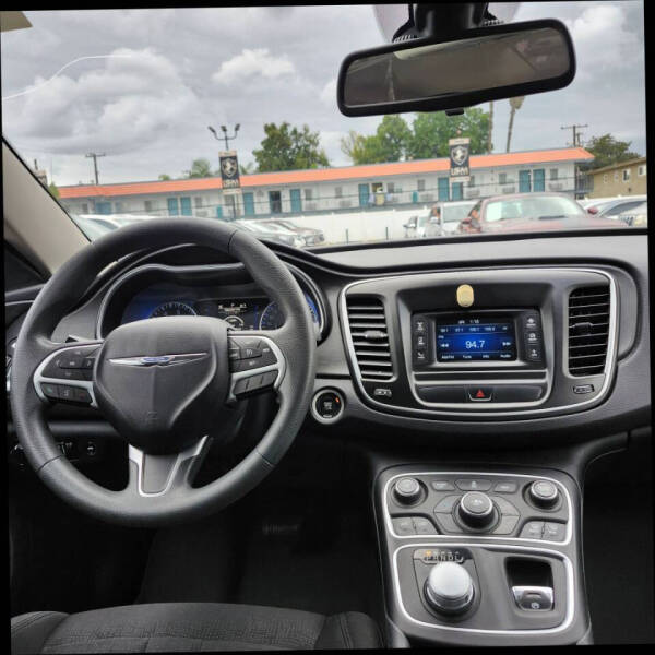 2015 Chrysler 200 LX