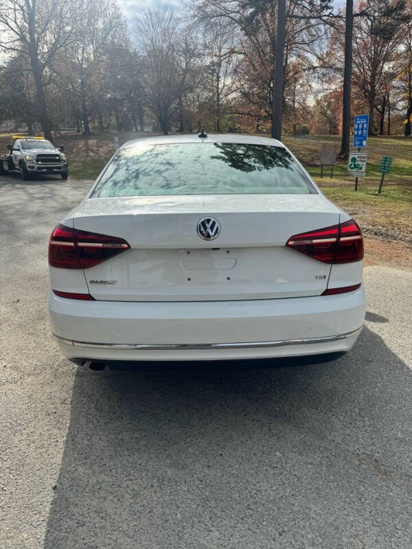 2019 Volkswagen Passat Wolfsburg Edition photo 8