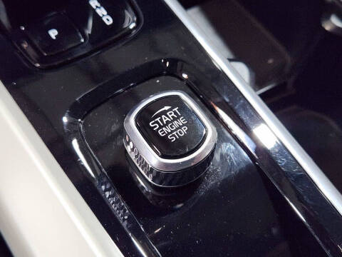 2023 Volvo XC60 Recharge T8 Plus Bright Theme