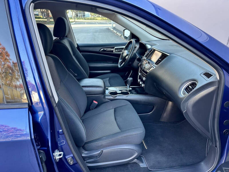 2019 Nissan Pathfinder SV