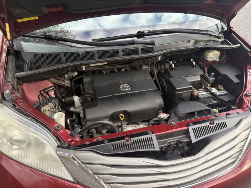 2014 Toyota Sienna XLE 7-Passenger Auto Access Seat