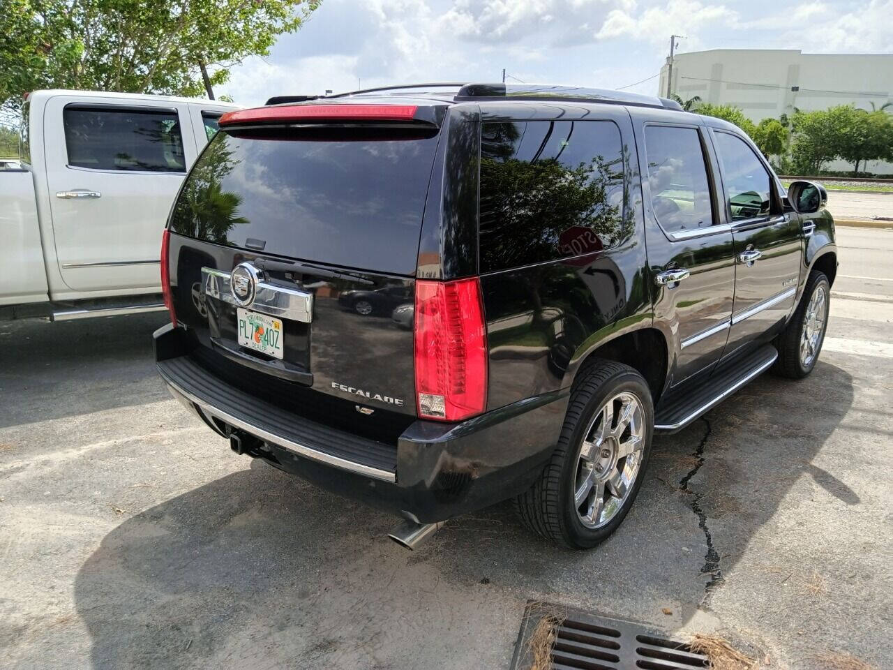 2011 Cadillac Escalade SUV / Crossover - $10,950