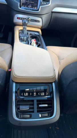 2016 Volvo XC90 T6 Momentum