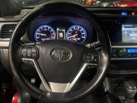 2017 Toyota Highlander SE