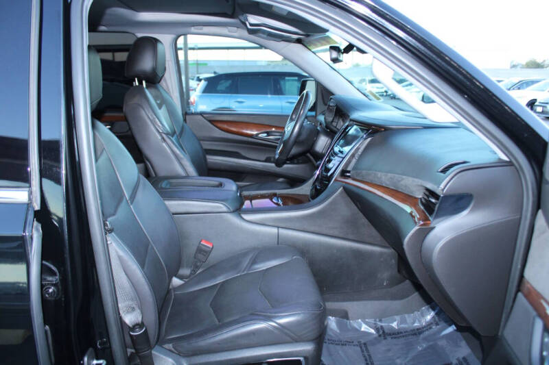 2018 Cadillac Escalade ESV Luxury