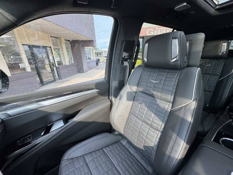 2025 Cadillac Escalade-V