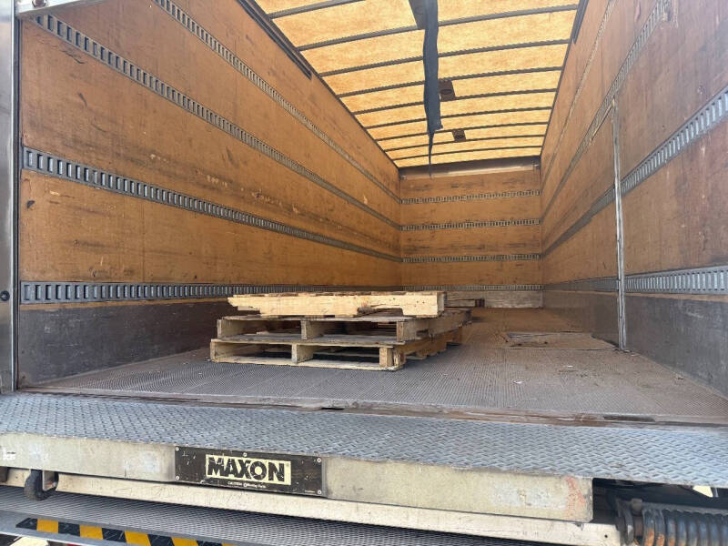 2018 Freightliner M2 106