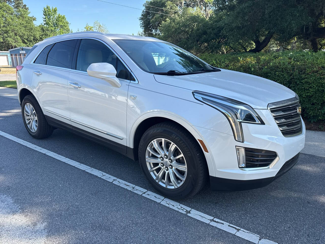 White 2017 Cadillac XT5 Base 4dr SUV 1