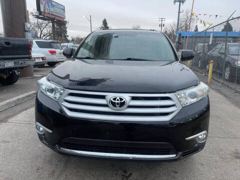 2013 Toyota Highlander for sale at Queen Auto Sales in Denver CO