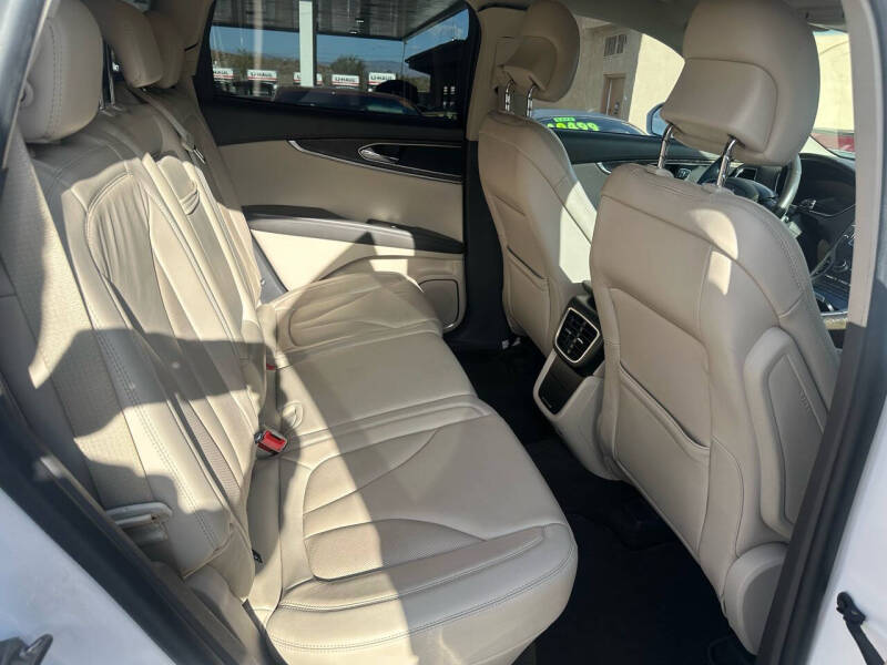 2019 Lincoln Nautilus Select