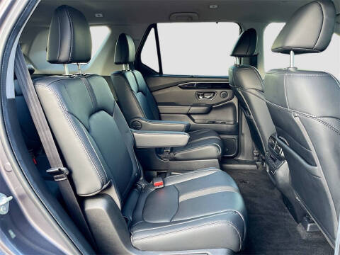 2024 Honda Pilot EX-L w/Rear Captain's Chairs